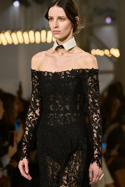 Look 10